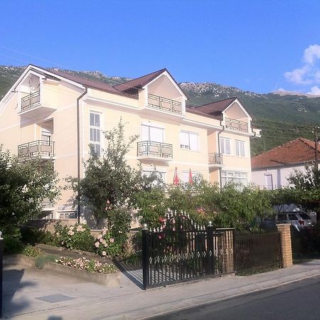 Guest House Lokoski Pestani Exterior photo